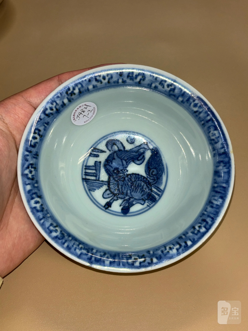 明晚期 外白釉内青花麒麟望月纹碗一对 - 图2
